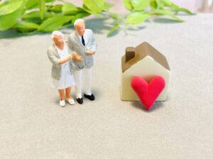 老人ホーム見学のチェックポイントや見学前の準備について解説