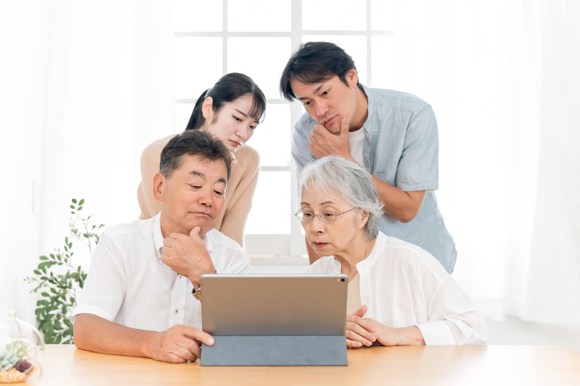 サービス付き高齢者向け住宅と有料老人ホームの違い!費用や入居条件を比較